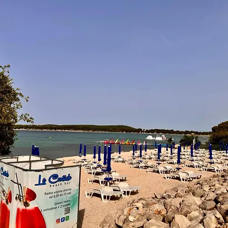 V&v Private Pool Near Beach, 200m アパート *