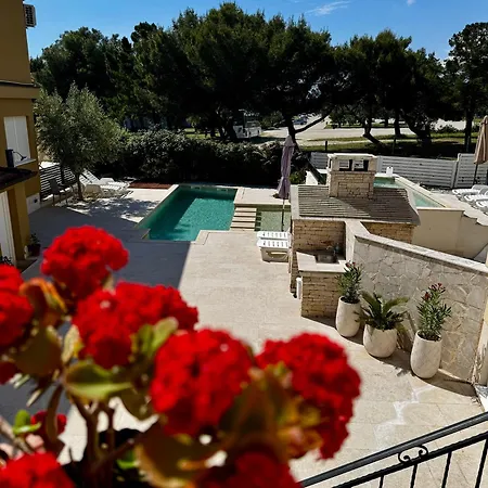 V&v Private Pool Near Beach, 200m * Medulin