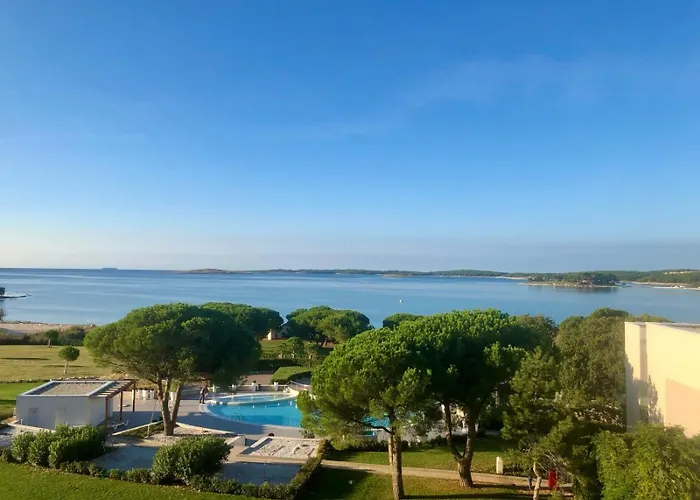 V&v Private Pool Near Beach, 200m *