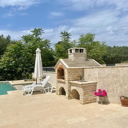 V&v Pool And Sea Apartment Medulin