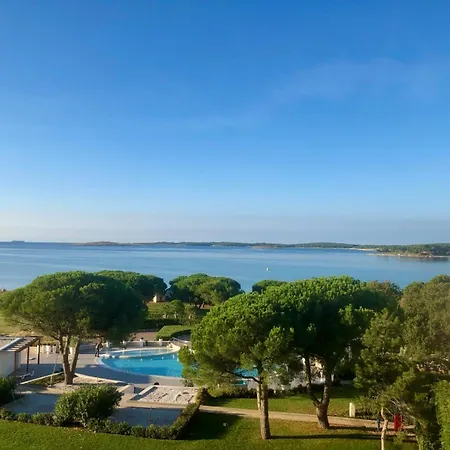 V&v Pool And Sea *