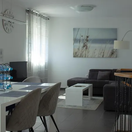 Apartment V&v Private Pool Near Beach, 200m *