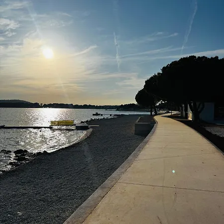 V&v Pool And Sea Apartment Medulin