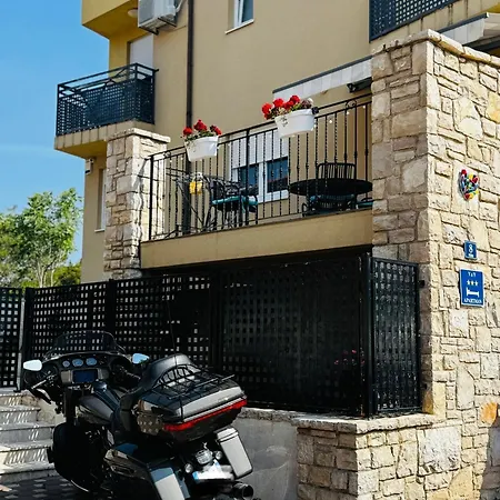 V&v Pool And Sea Apartment *