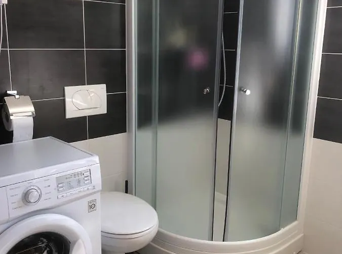 V&v Pool And Sea Apartman