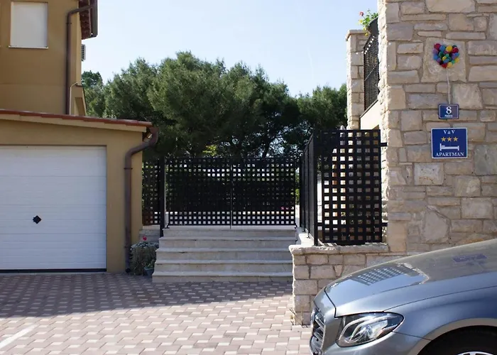 V&v Pool And Sea Apartman