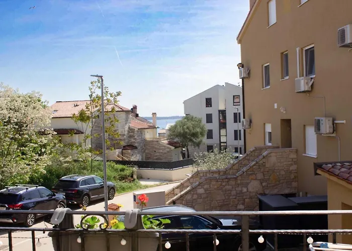 V&v Private Pool Near Beach, 200m Apartment Medulin