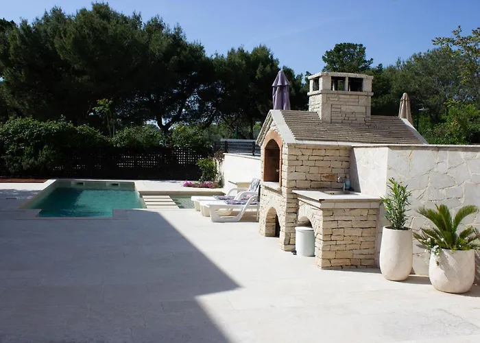 Apartment V&v Private Pool Near Beach, 200m Medulin