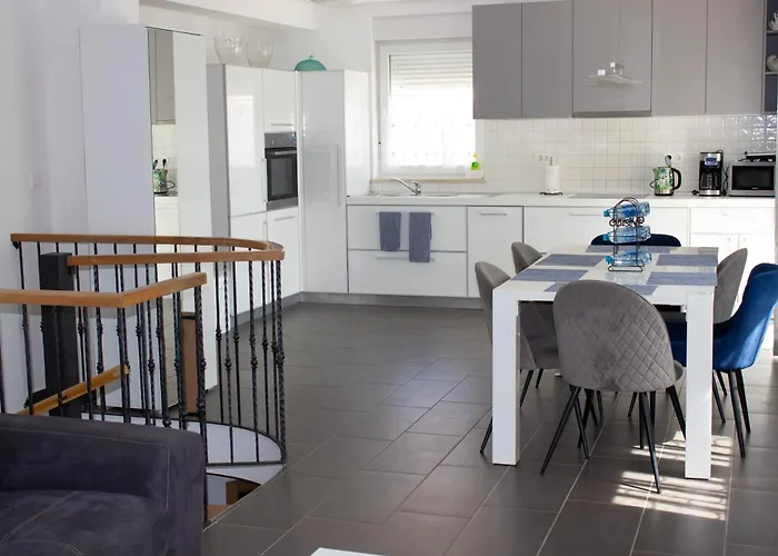 V&v Pool And Sea Apartman